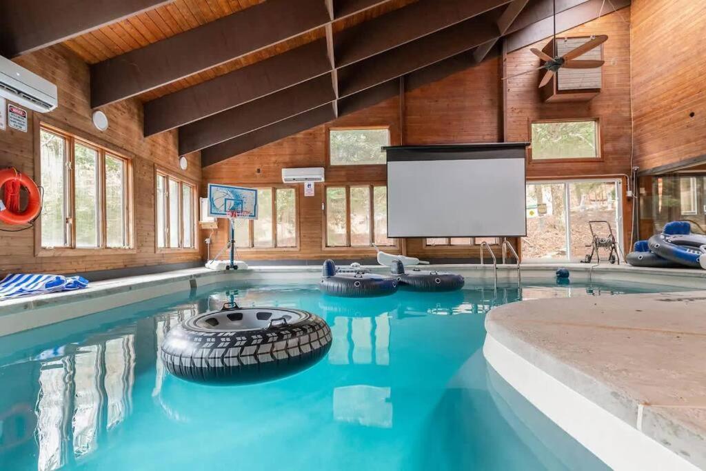 Poconos Pool Paradise Holiday home