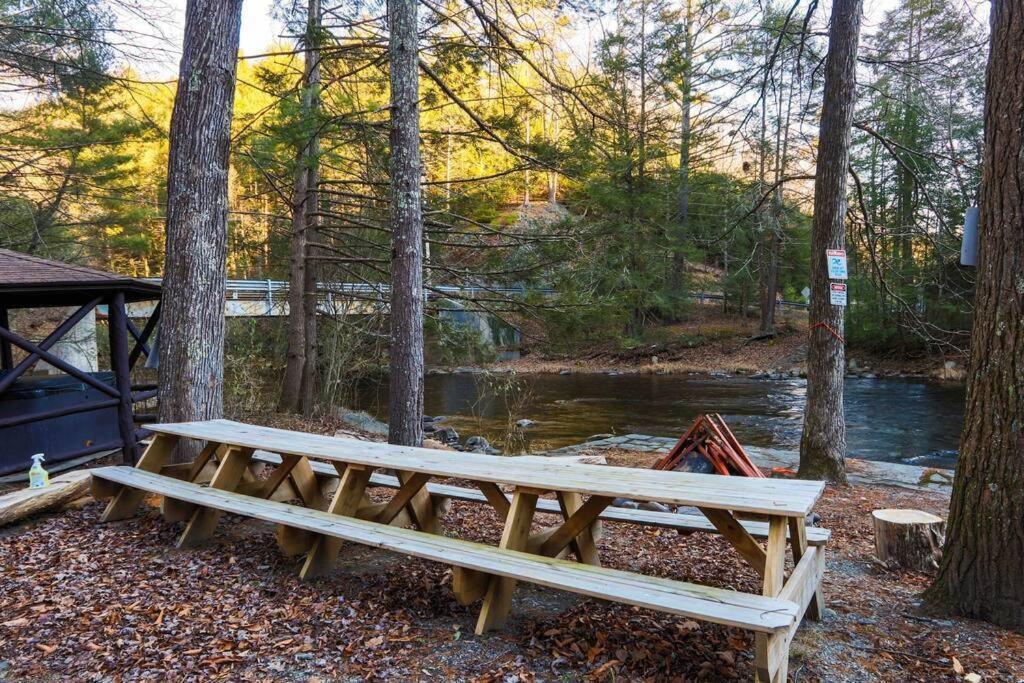 Poconos Pool Paradise East Stroudsburg
